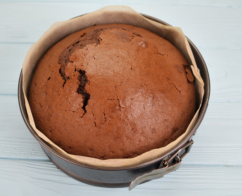 Простой шоколадный торт на кефире "ПОЛЬ РОБСОН" со сметанным кремом