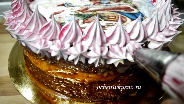Бисквитный торт "Иней" с безе и вареной сгущенкой - легкое объедение