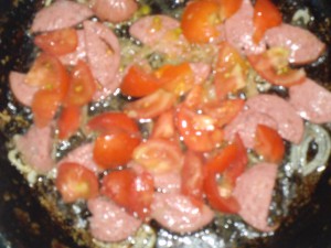                                         Омлет с помидорами и колбасой