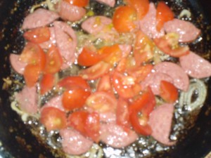                                         Омлет с помидорами и колбасой
