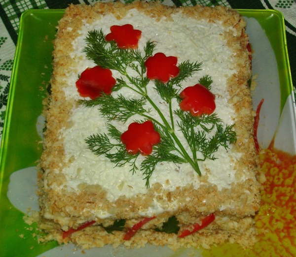  Торт закусочный со шпротами и плавленым сыром