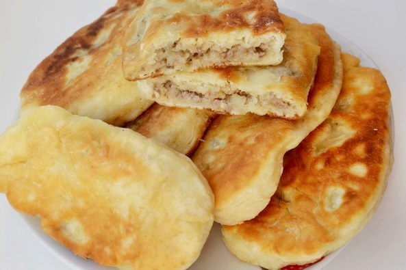 Вкусные жареные пирожки с картофелем и печенью на кефире