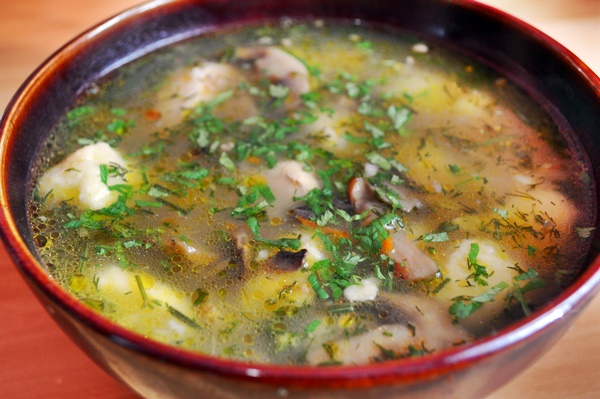 Суп  гречневый с грибами и картофельными клецками