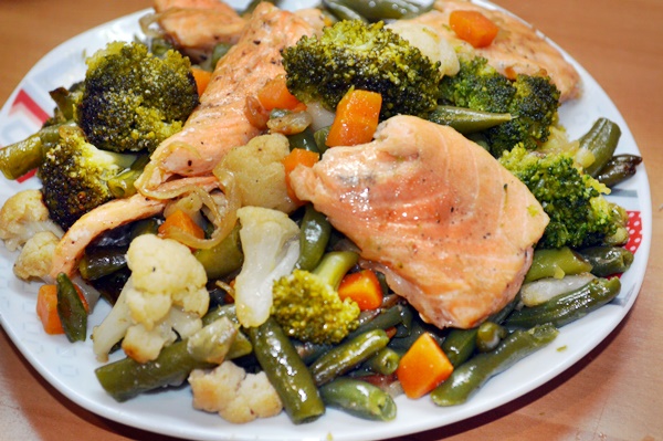 Замороженные овощи с брюшками лосося