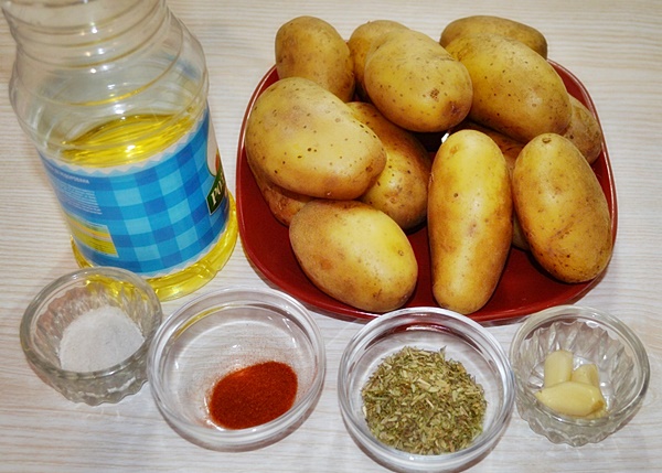 Картофель по-деревенски в духовке с чесноком