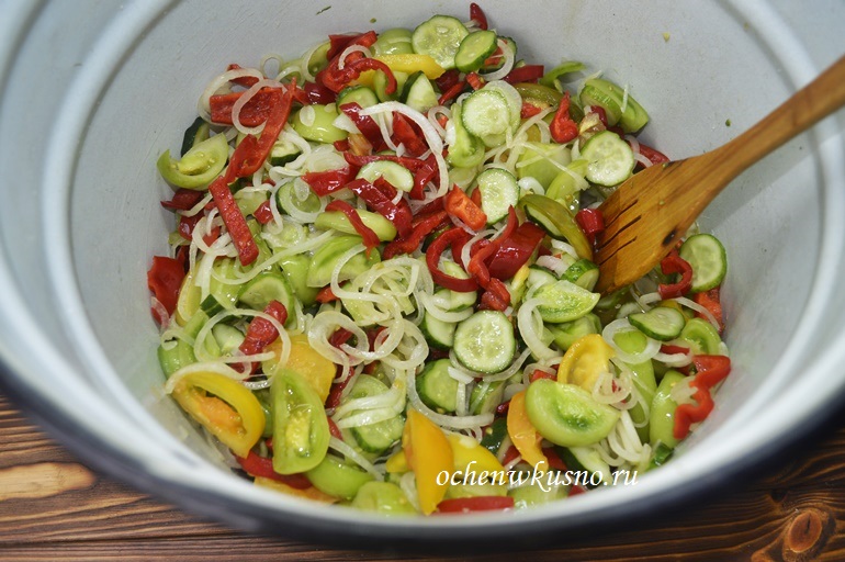 Рецепт салата из зеленых помидор на зиму "Донской" - ох и вкусно!